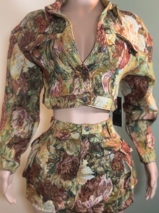Fashion Nova Jackets & Blazers - Fashion Nova Floral Woven Tapestry Cropped Jacket NWT XL